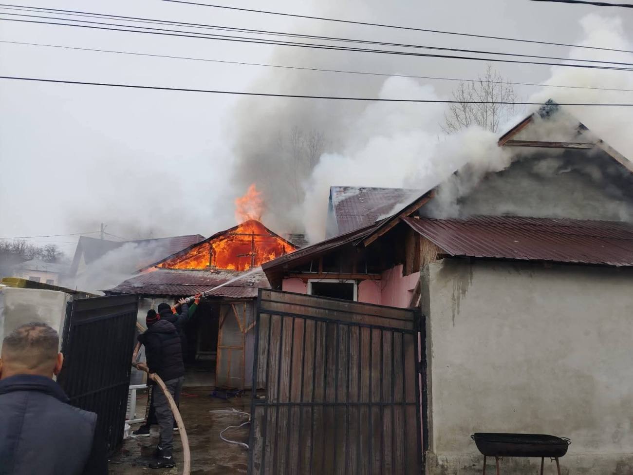 You are currently viewing Primar Gura Ocniței, după un incendiu izbucnit într-o gospodărie: vom face demersuri pentru a sprijini familia afectată