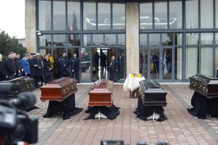 You are currently viewing Trupurile celor șapte suporteri greci morți în accidentul din Timiș, repatriate