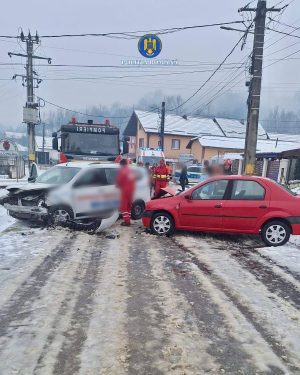Read more about the article ACCIDENT RUTIER ÎN LOCALITATEA VULCANA BĂI, SOLDAT CU 3 PERSOANE RĂNITE!