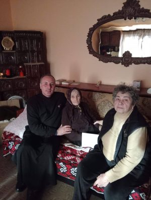 Read more about the article ÎPS PĂRINTE MITROPOLIT NIFON A ADRESAT UN MESAJ DE BINECUVÂNTARE DOAMNEI MARIA DINU, DIN PAROHIA DOBRA, LA ÎMPLINIREA VÂRSTEI DE 100 ANI