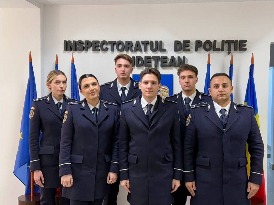 You are currently viewing 6 ABSOLVENȚI AI ȘCOLILOR DE AGENȚI DE POLIȚIE SE ALĂTURĂ INSPECTORATULUI DE POLIȚIE JUDEȚEAN DÂMBOVIȚA