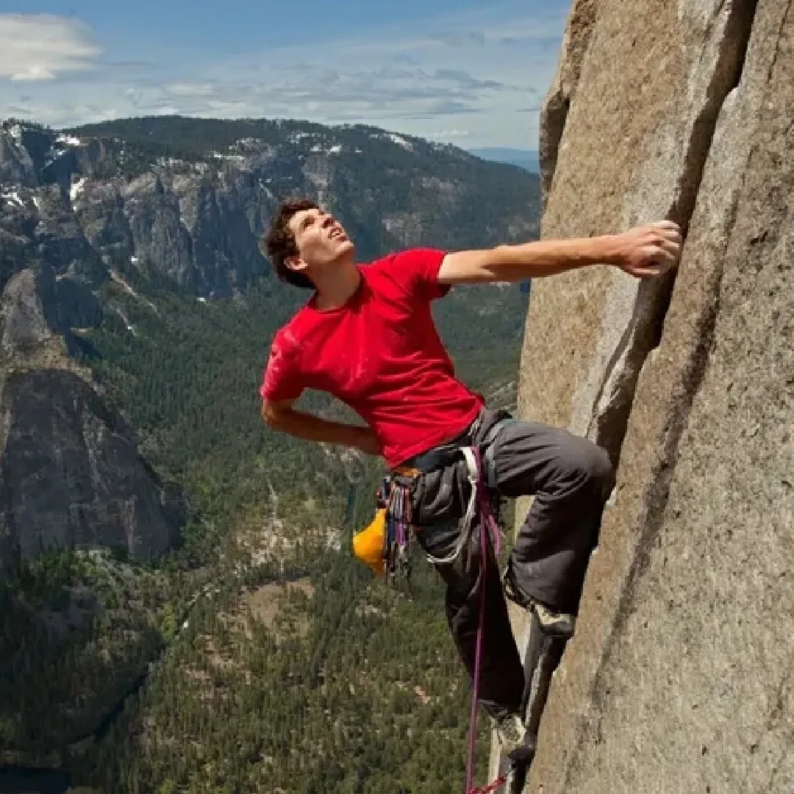 You are currently viewing Alpinistul Alex Honnold a cucerit una dintre cele mai înalte clădiri din lume