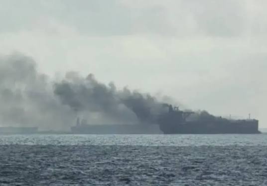 You are currently viewing O dronă plutește în apele Mării Negre, în apropiere de portul Midia