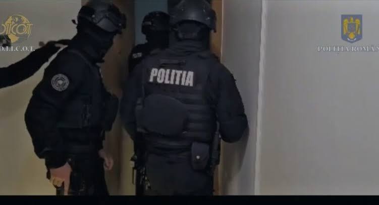 You are currently viewing Percheziții la zeci de adrese, într-un dosar de documente de identitate false pentru moldoveni, ucraineni și ruși