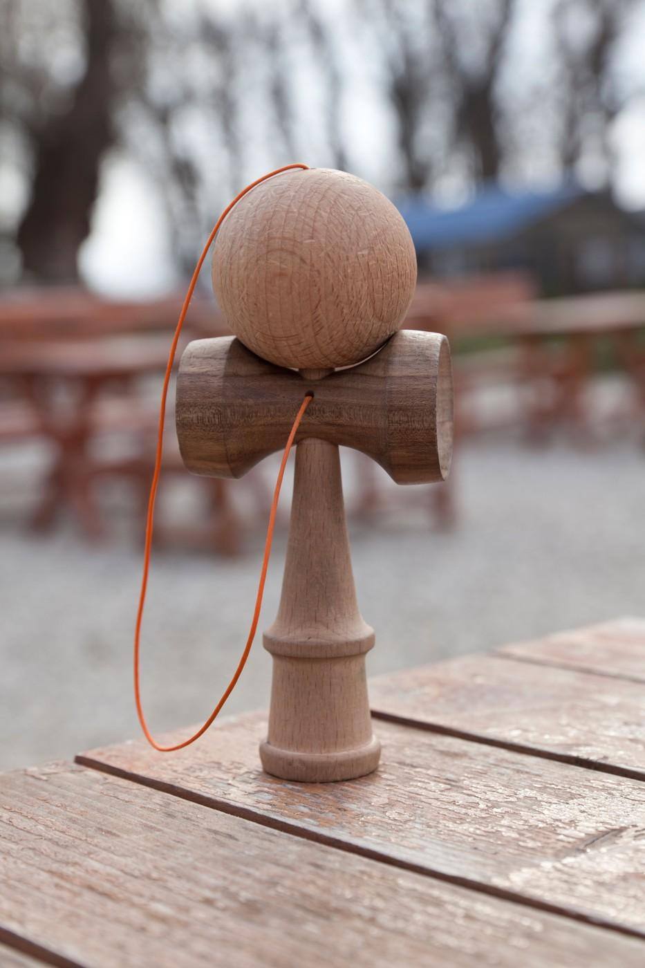 You are currently viewing Minor de 10 ani, înjunghiat de un alt minor pentru o kendama