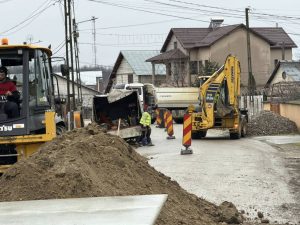 Read more about the article Au început lucrările de extindere a rețelei de canalizare în comuna Lucieni