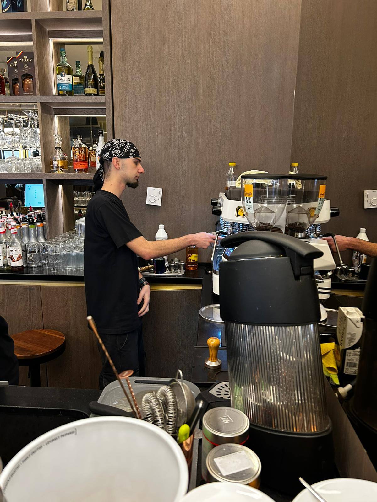 You are currently viewing Elevi de la Colegiul Economic „Ion Ghica” Târgoviște, stagiu practic în domeniul siguranței alimentare