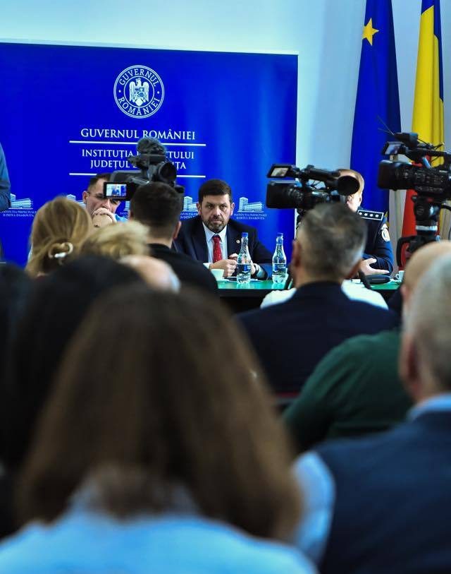 You are currently viewing Prefectul Județului Dâmbovița a dispus ca toate instituțiile publice deconcentrate din județ să se doteze cu cititoare pentru Cartea Electronică de Identitate