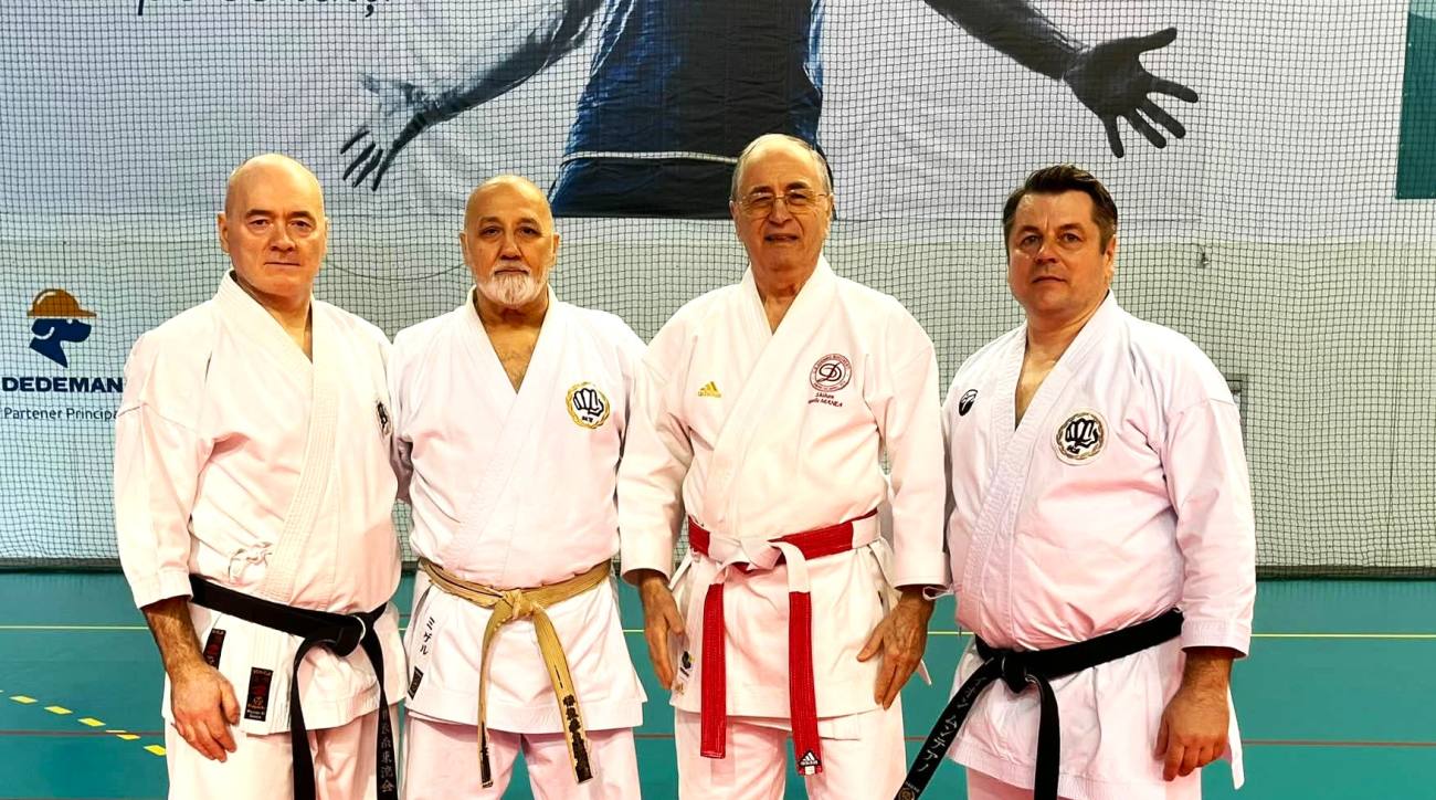 You are currently viewing Antrenorul Ionuț Munteanu și sportivul Andrei Zagoneanu, de la CS Târgoviște, prezenți la un important stagiu de karate Shito Ryu