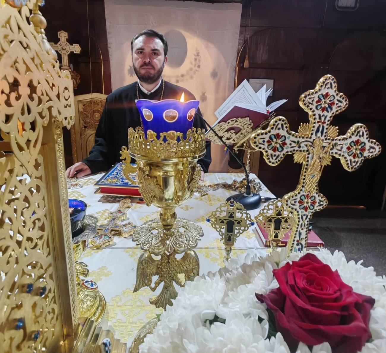 You are currently viewing Atunci când măștile cad, începe viața cu adevărat! – Pr. Dr. Ionuț Ghibanu, Vicar eparhial