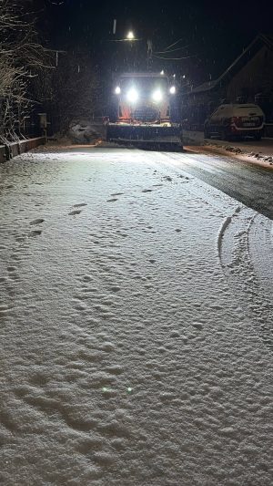 Read more about the article Intervenții pe timpul nopții la Răzvad, pentru curățarea străzilor