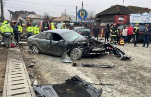 Read more about the article Accident rutier! Un tânăr din Șotânga a pierdut controlul autoturismului și a intrat coliziune cu un buldoexcavator!