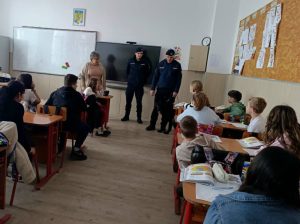 Read more about the article Jandarmii și polițiștii în acțiuni preventive pentru siguranța elevilor