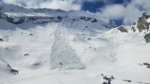 Read more about the article Avalanșă la Bâlea Lac din cauza încălzirii vremii