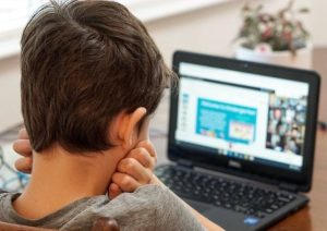 Read more about the article Educație pentru siguranță digitală la Școala Gimnazială Raciu