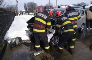 Read more about the article Coliziune violentă între două autoturisme, la Odobești! Două persoane au fost transportate la spital!