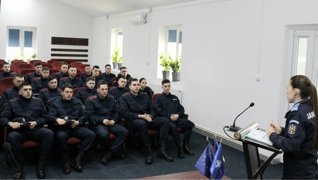 You are currently viewing 19 viitori subofițeri jandarmi în practică la Jandarmeria Dâmboviţa