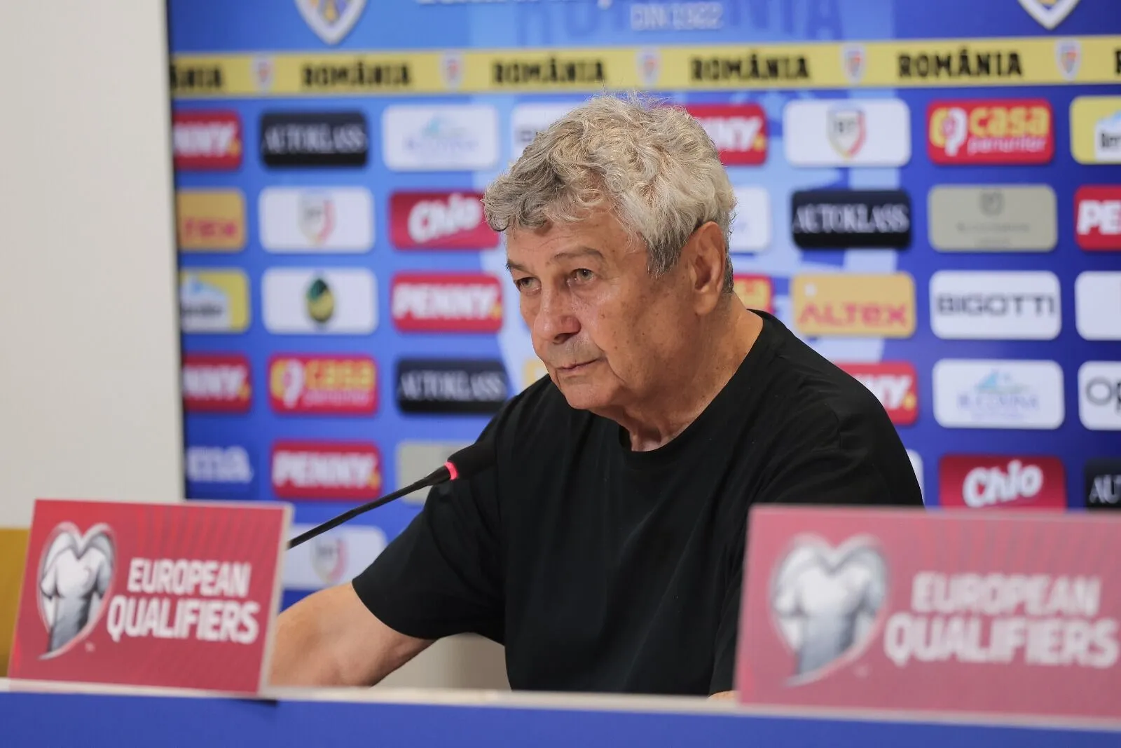 You are currently viewing Mesajul selecționerului Mircea Lucescu de pe patul de spital: „Vă rog frumos să stați liniștiți, s-a exagerat foarte mult”