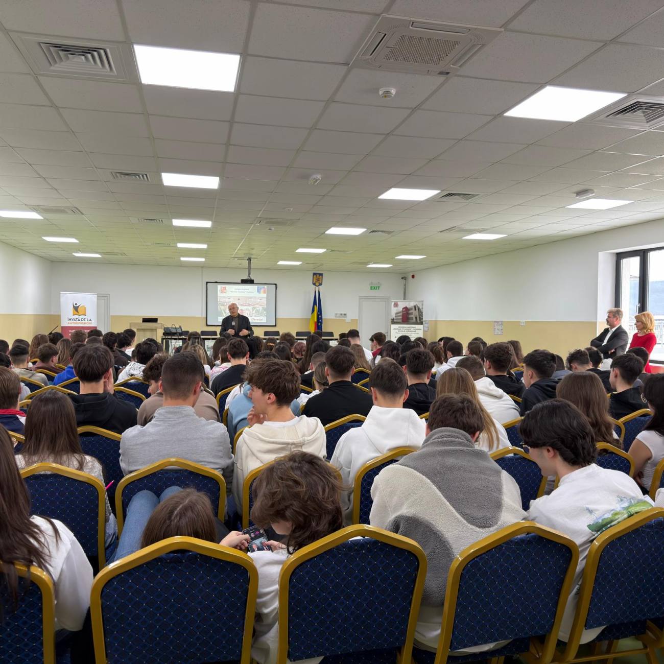 You are currently viewing Camera de Comerț Dâmbovița și ISJ aduc antreprenoriatul mai aproape de elevi, prin proiectul „Învață de la antreprenori”