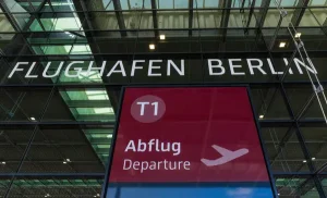 Read more about the article Zborurile de pe aeroportul din Berlin, suspendate din cauza fenomenelor „black ice” și ,,freezing rain”