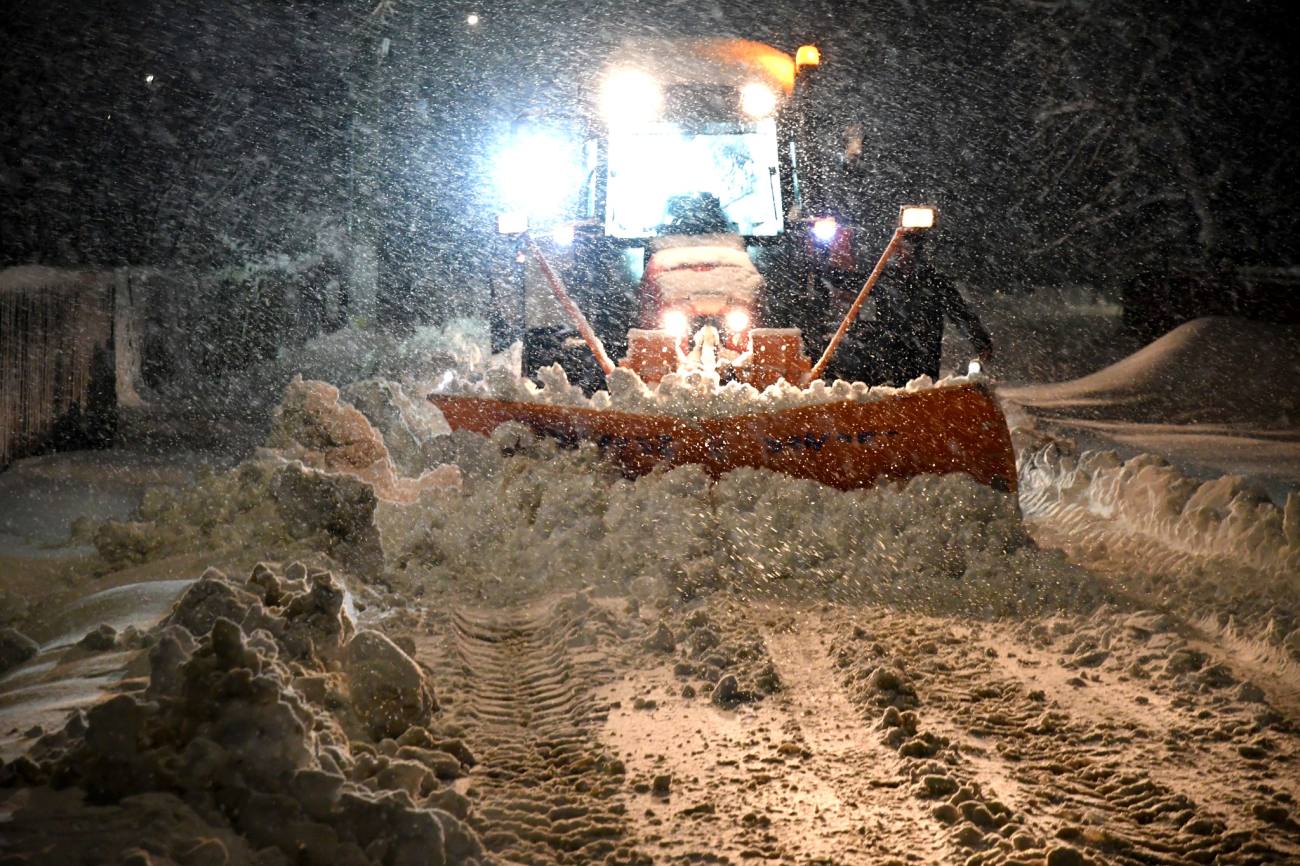 You are currently viewing Primăria Lungulețu cere eliberarea străzilor pentru intervenția utilajelor de deszăpezire