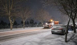 Read more about the article Trafic în condiții de iarnă la Târgoviște, după 24 de ore de ninsoare. Autoritățile continuă să intervină