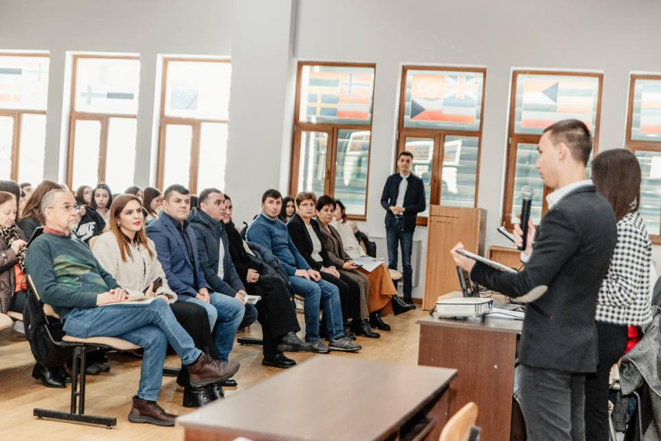 You are currently viewing Orașul Titu marchează pe 2 februarie 147 de ani de la nașterea lui Iancu C. Vissarion și 70 de ani de învățământ liceal