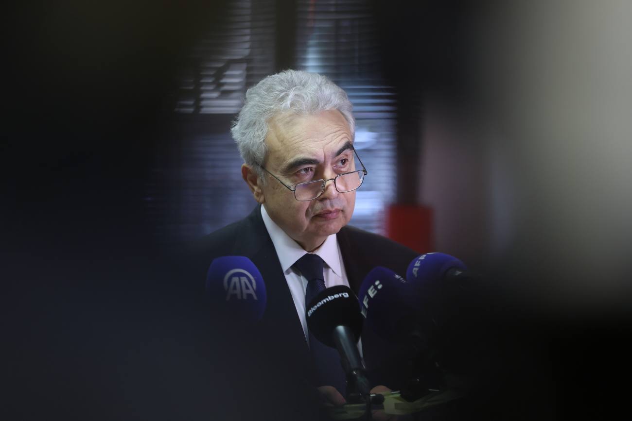 You are currently viewing Țările membre ale AIE vor elibera 400 de milioane de barili de petrol din rezervele lor strategice, cea mai mare eliberare realizată vreodată