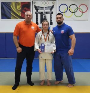 Read more about the article Dâmbovițeanca Bianca Banu a devenit vicecampioană națională la judo