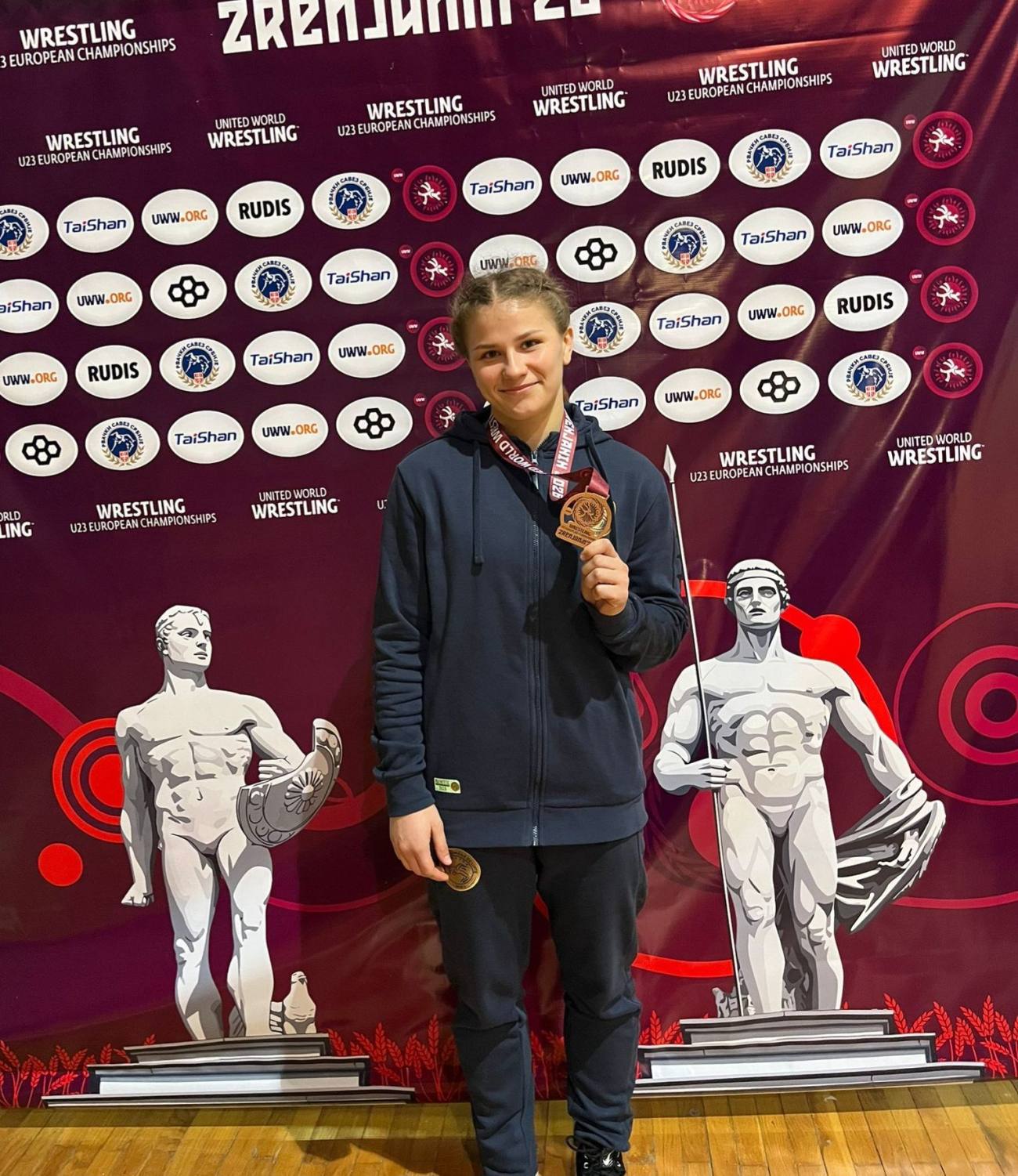 You are currently viewing Maria Panțîru, a doua luptătoare din România care a urcat pe podiumul de premiere la Campionatul European U23 din Serbia. A cucerit bronzul la categoria 62 de kilograme
