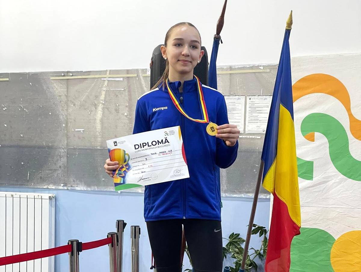 You are currently viewing Atleta dâmbovițeană Sonia Ilie, de două ori pe podium la Cupa Municipiului București! A devenit învingătoare la 200 metri