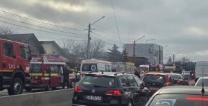 Read more about the article TĂRTĂȘEȘTI: Coliziune violentă între un tir și un microbuz școlar! A fost activat planul roșu de intervenție!