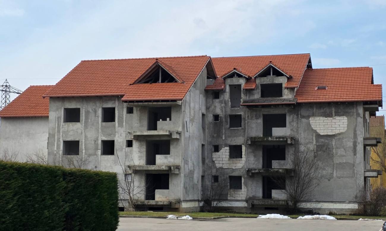 You are currently viewing Primarul Târgoviștei cere explicații ANL pentru blocurile neterminate din Sagricom, de 25 de ani: E noaptea minții, strigător la cer