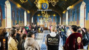 Read more about the article DÂMBOVIȚA: Activități de prevenire desfășurate în parteneriat între Poliție și Biserică, în sprijinul familiei și al comunității