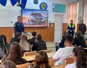 Read more about the article Acțiune în sistem integrat pentru menținerea climatului de siguranță școlară la unitățile educaționale din Găești