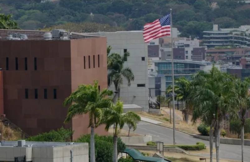 You are currently viewing Statele Unite redeschide ambasada din Caracas, după o pauză de șapte ani