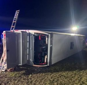 Read more about the article Plan Roșu la Galați după ce un autocar cu pasageri s-a răsturnat