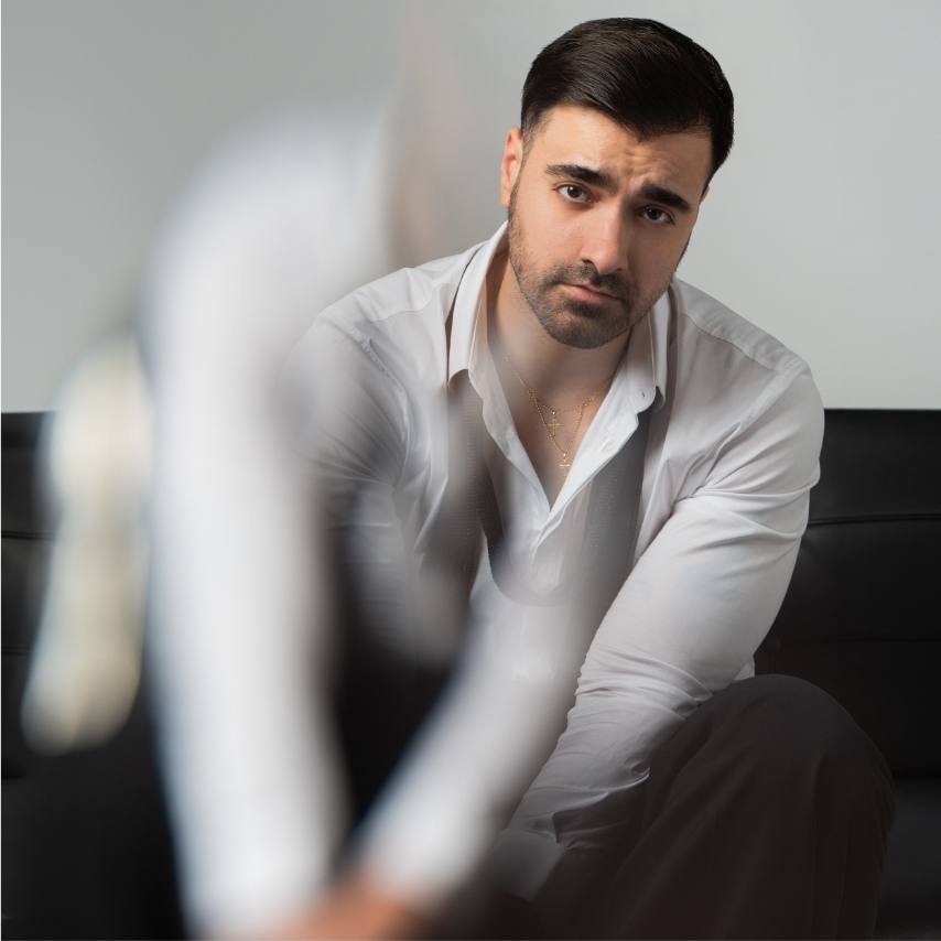 You are currently viewing Liviu Teodorescu lansează „Ai să înțelegi”, un single pop care explorează durerea despărțirii și sentimentul de pierdere a unei iubiri autentice