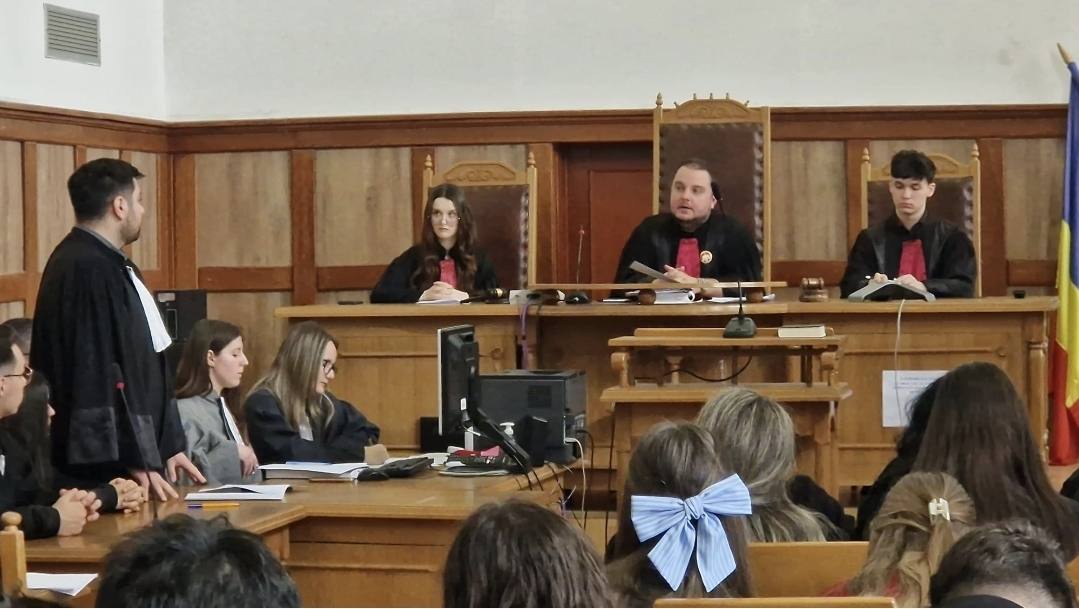 You are currently viewing La Tribunalul Dâmbovița s-a desfășuat proiectul ,,Permis de conducere pentru viață, nu pentru închisoare”