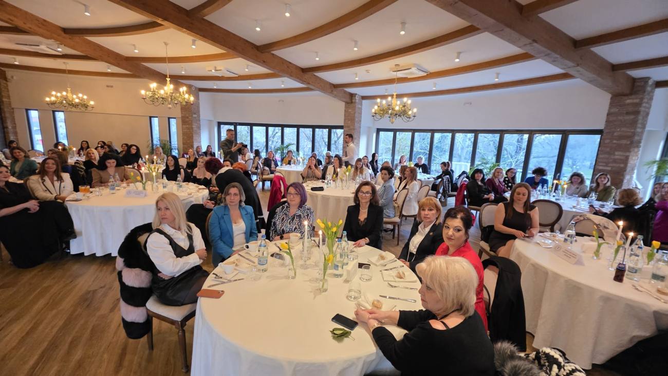 You are currently viewing Gala Leadership Feminin a celebrat aseară, la Târgoviște, femeile care transformă ideile în proiecte