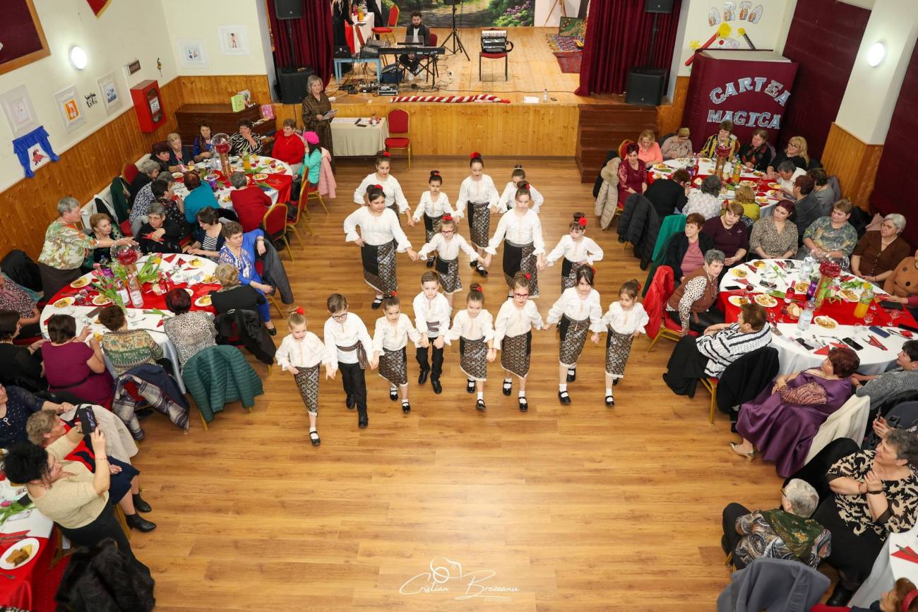 You are currently viewing Balul Mărțișorului a adunat comunitatea din Doicești într-o seară dedicată primăverii