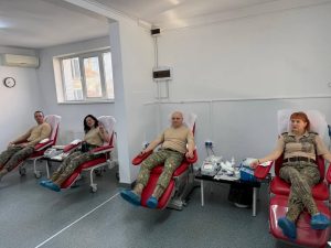 Read more about the article O șansă la viață oferită printr-un gest simplu al militarilor din Dâmbovița
