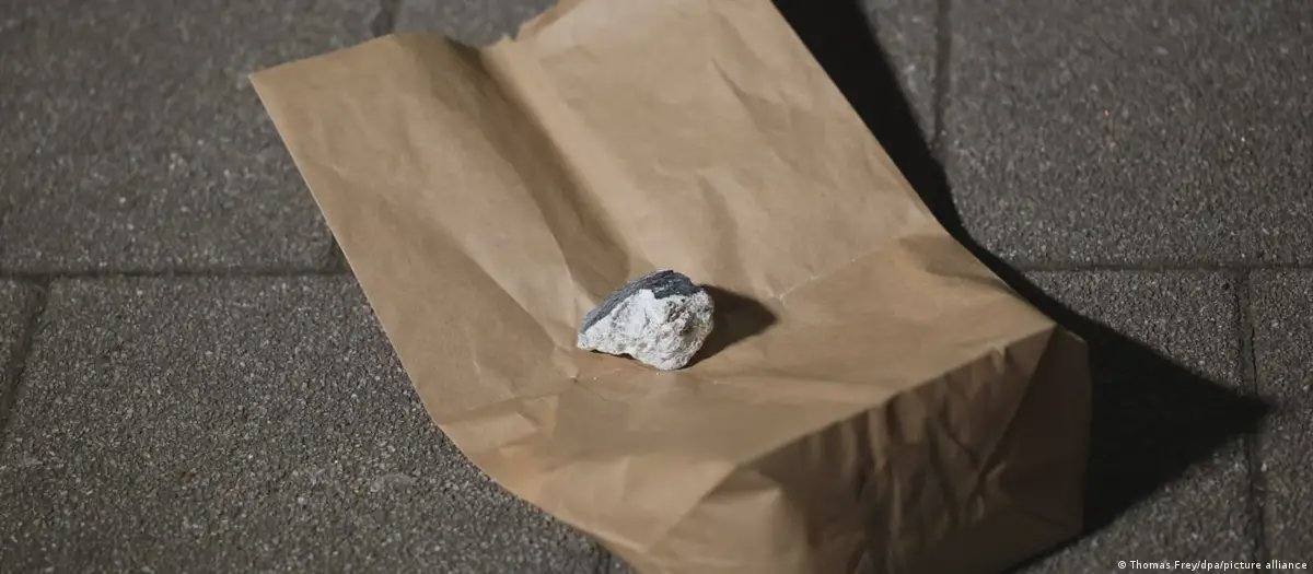You are currently viewing O bucată dintr-un meteorit dezintegrat a străpuns acoperișul unei locuințe din vestul Germaniei
