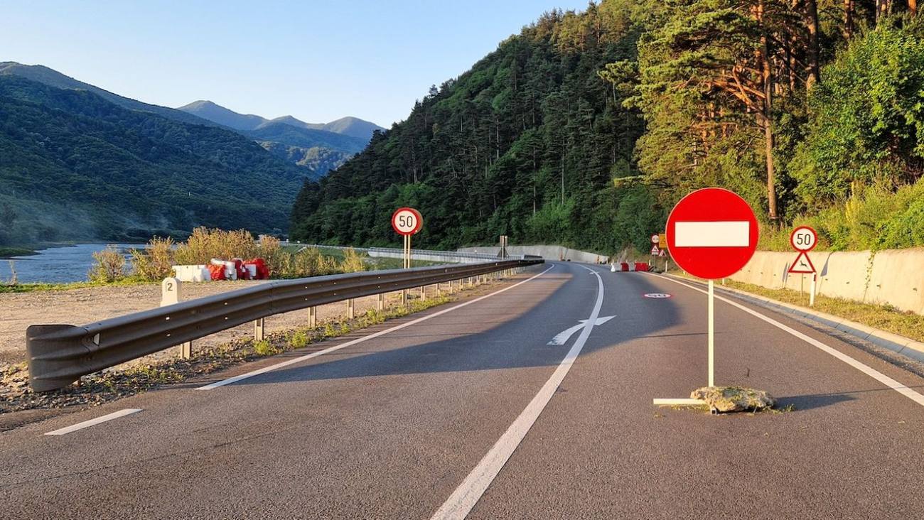 You are currently viewing Urmează o perioadă cu restricţii de circulaţie pe Valea Oltului (DN 7) pentru vehiculele cu masă totală mai mare de 7,5 tone