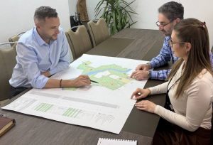 Read more about the article Investiție majoră la Găești. Parcul Central și zona pârâului Sabar, în plin proces de modernizare