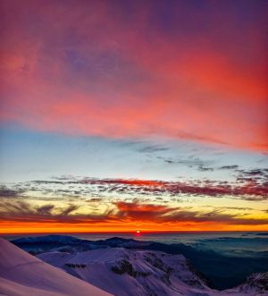 Read more about the article Risc moderat de avalanșe în munții Bucegi, până luni seară