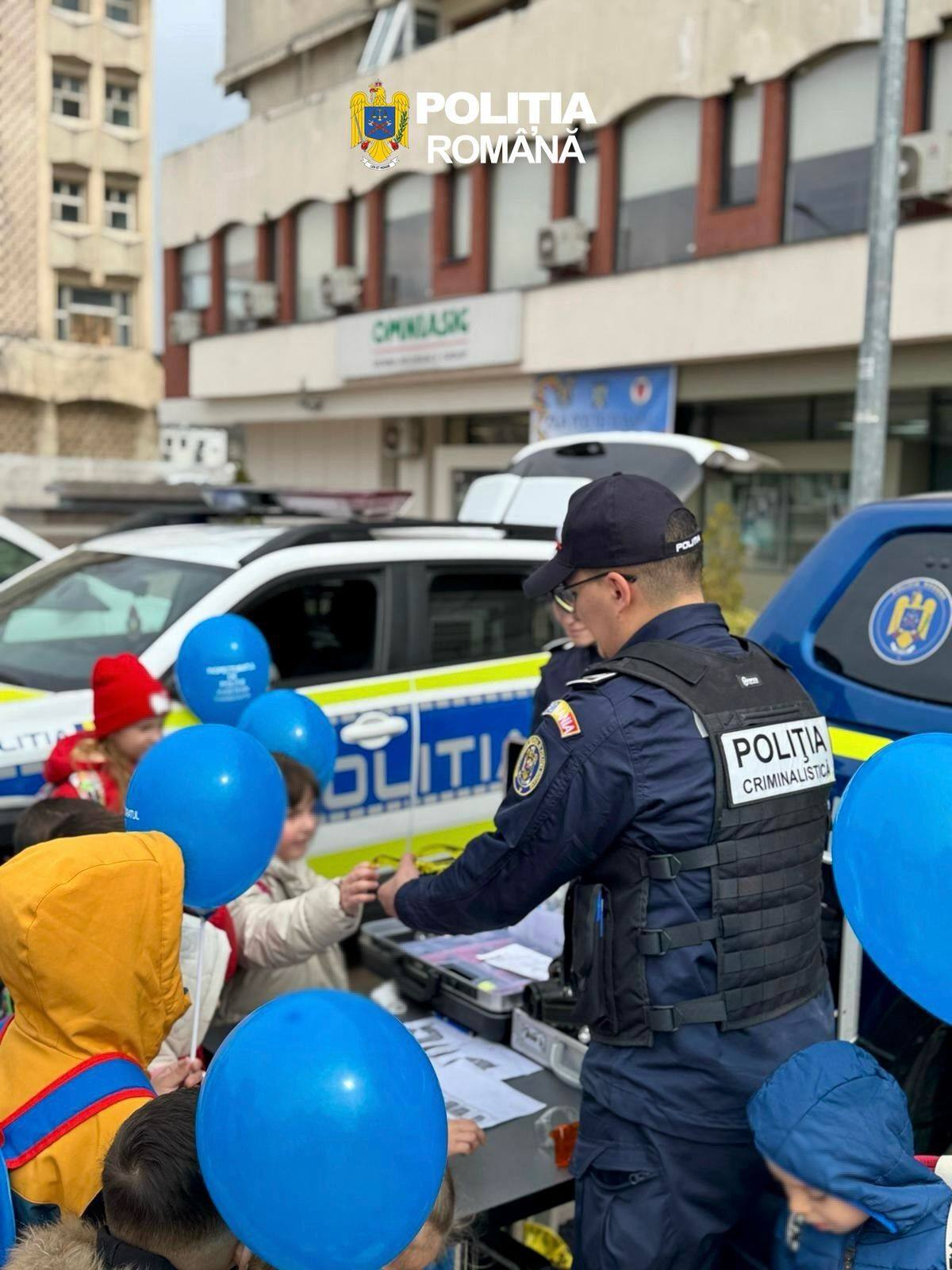 You are currently viewing Ziua Poliției Române, marcată la Târgoviște. Expoziții, demonstrații și avansări în grad pentru polițiștii dâmbovițeni