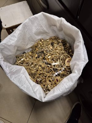 Read more about the article Inspectorii antifraudă au confiscat 68,93 milioane de lei de la o casă de schimb valutar, 21 kg bijuterii din aur și suma de 1,37 milioane lei provenită din vânzarea unor lingouri de aur de la o casă de amanet