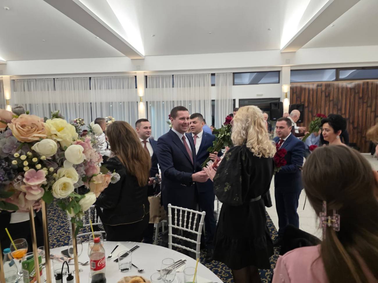 You are currently viewing Corneliu Ștefan, alături de doamnele din Titu: sunt un exemplu de putere și dedicare