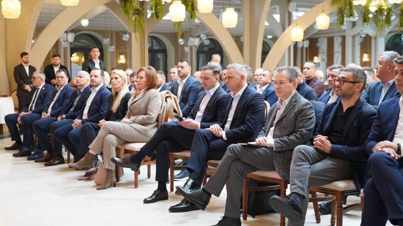 You are currently viewing Liderii PSD din regiune, prezenți la Târgoviște pentru consultări decisive